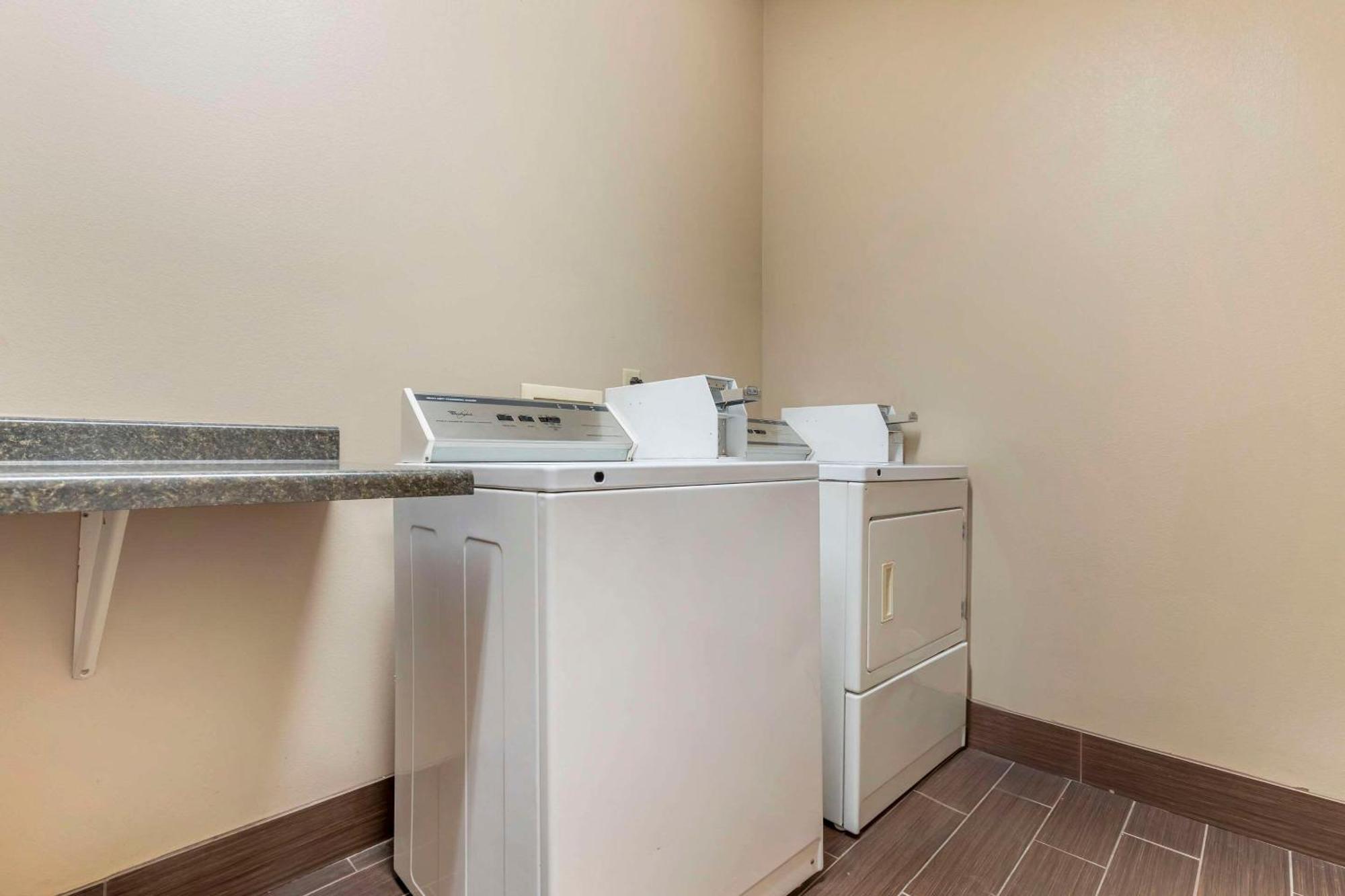 Comfort Inn & Suites Grinnell Near I-80 Extérieur photo