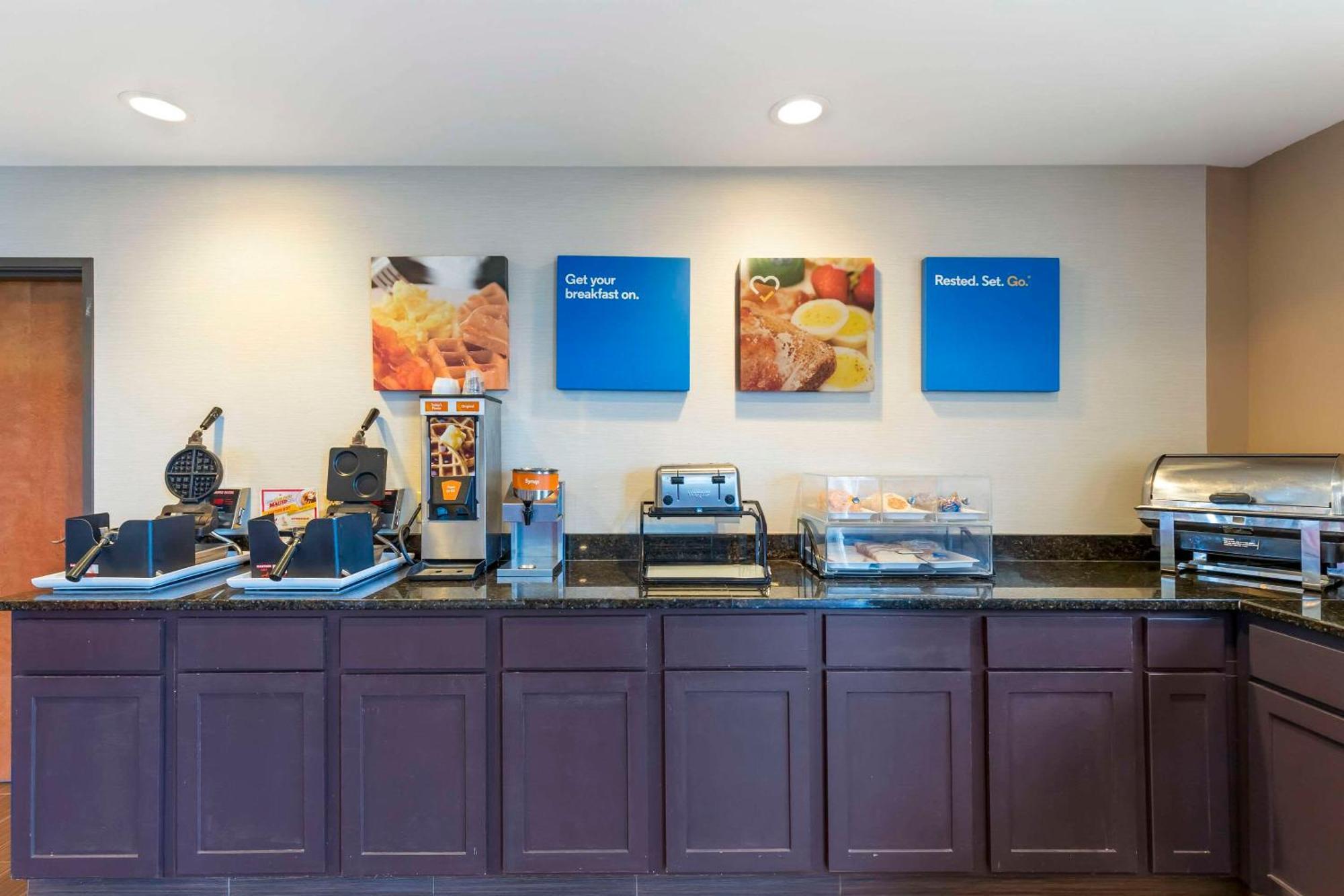 Comfort Inn & Suites Grinnell Near I-80 Extérieur photo