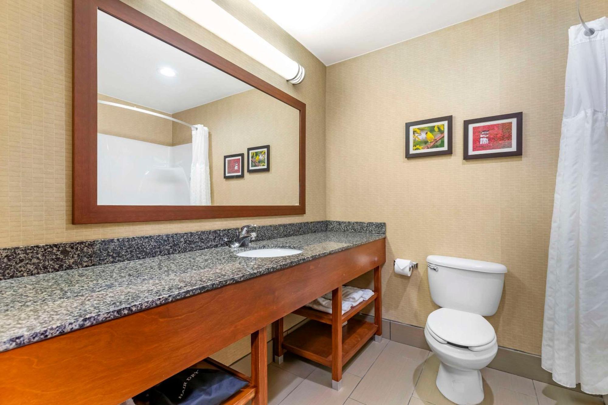 Comfort Inn & Suites Grinnell Near I-80 Extérieur photo