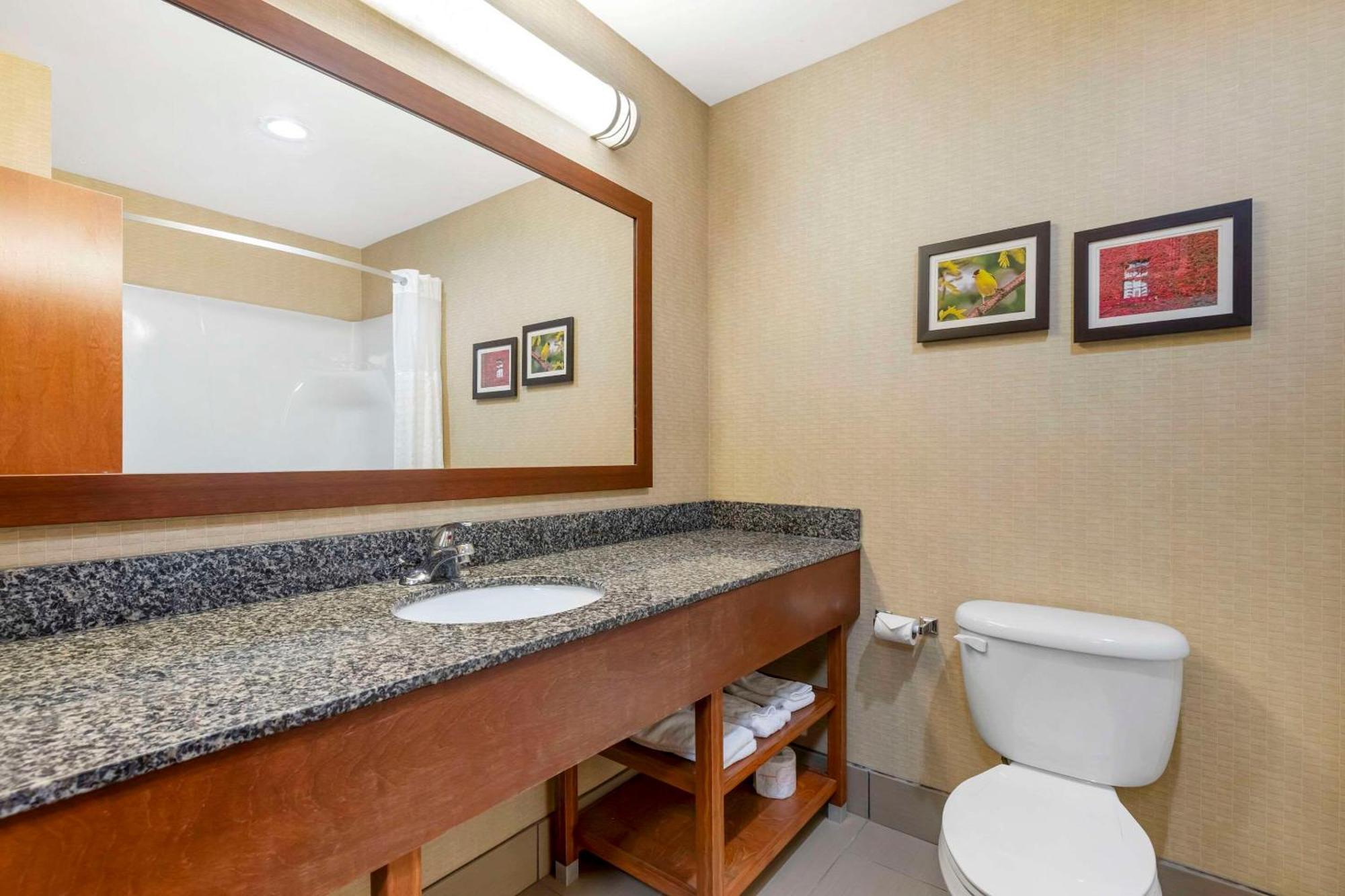 Comfort Inn & Suites Grinnell Near I-80 Extérieur photo